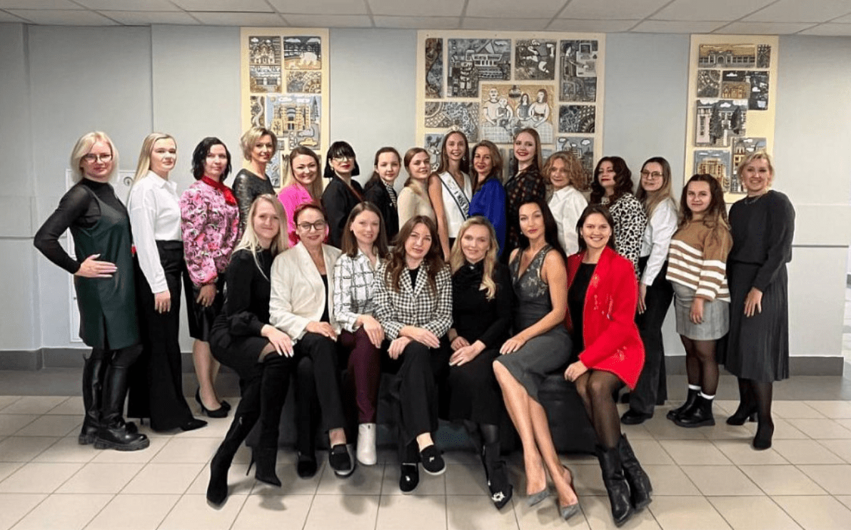 В Новосибирске стартовал конкурс красоты для глухих «Тихая красота» В Новосибирске стартовал конкурс красоты для глухих «Тихая красота»